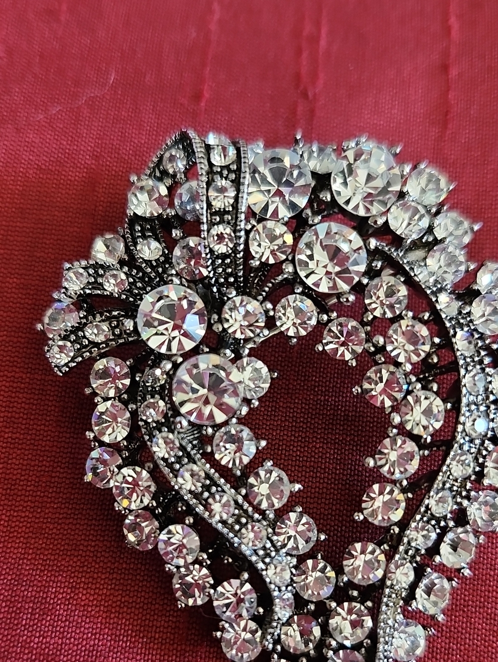 Vintage White Crystal Rhinestone Silver Tone Brooch - Picture 2 of 8